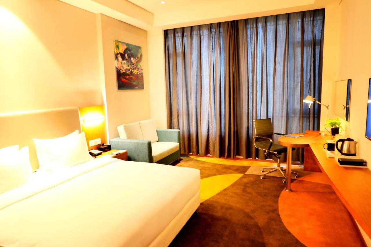 Holiday Inn Express Luoyang Xiyuan Dış mekan fotoğraf